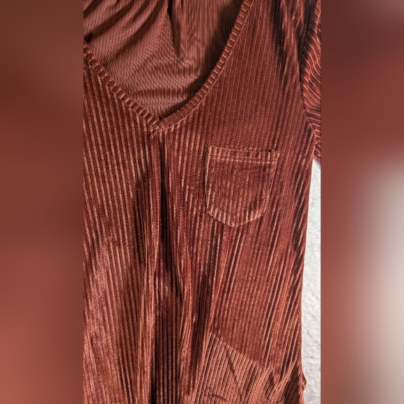 204-POL‎ Velvet V-Neck Rust Top - Picture 6 of 7